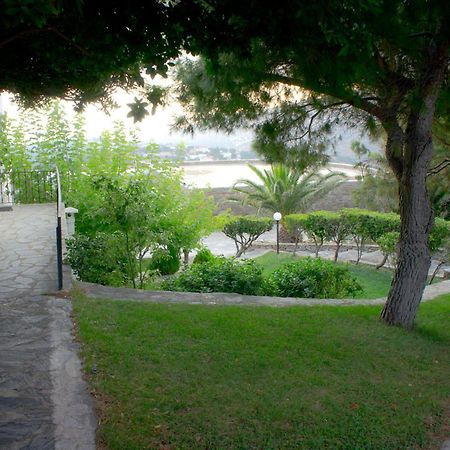 Aiolos Hotel Menites Bagian luar foto