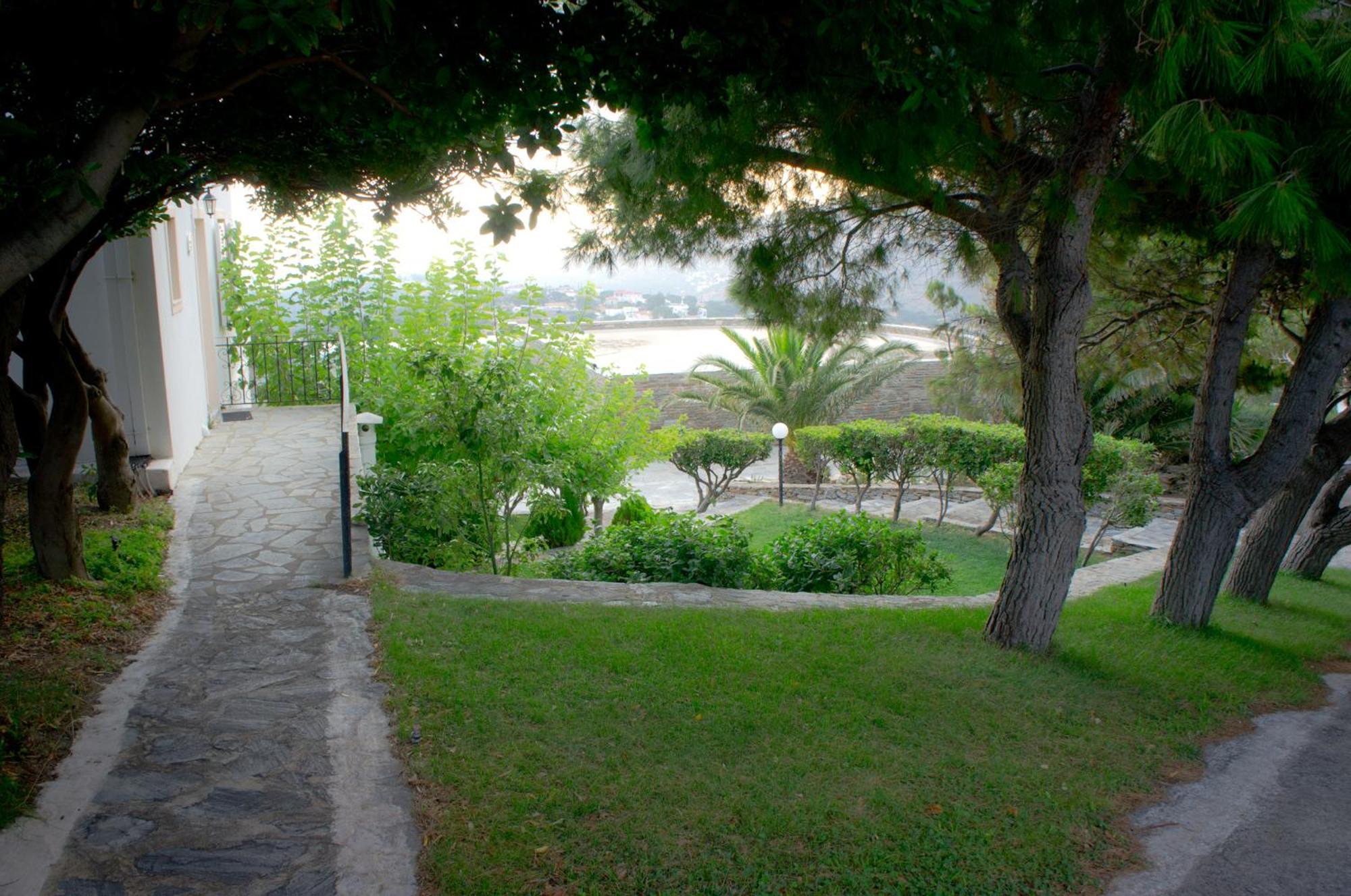 Aiolos Hotel Menites Bagian luar foto
