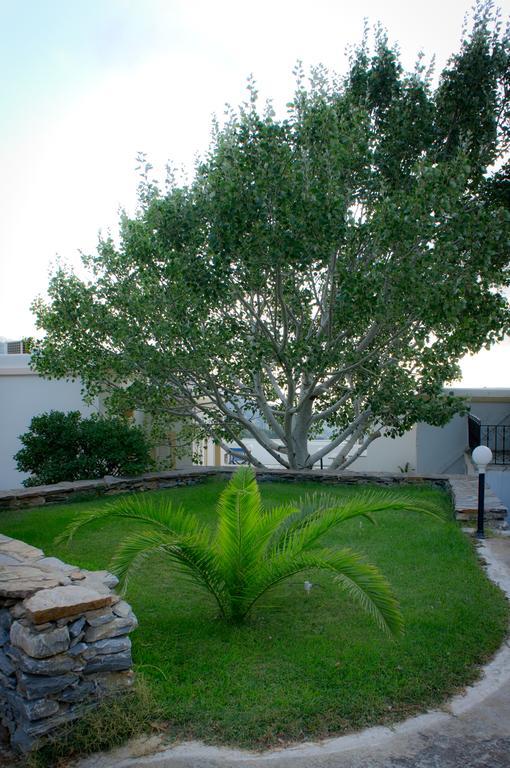 Aiolos Hotel Menites Bagian luar foto