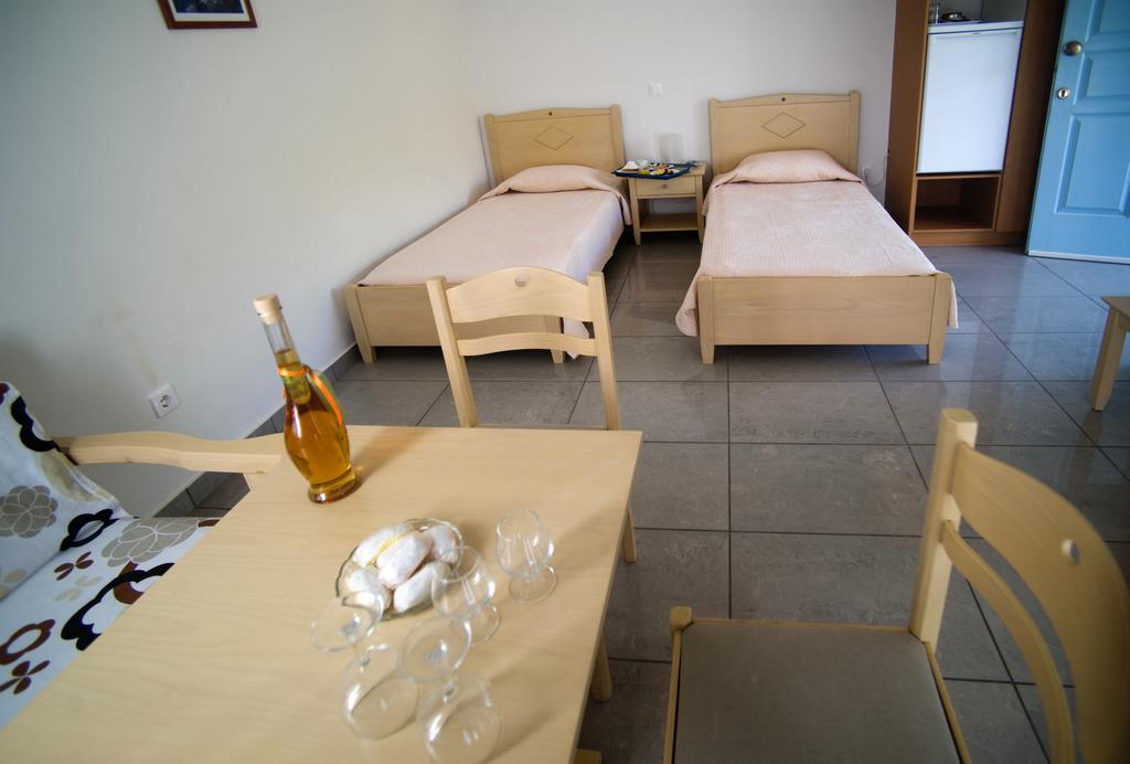 Aiolos Hotel Menites Bagian luar foto