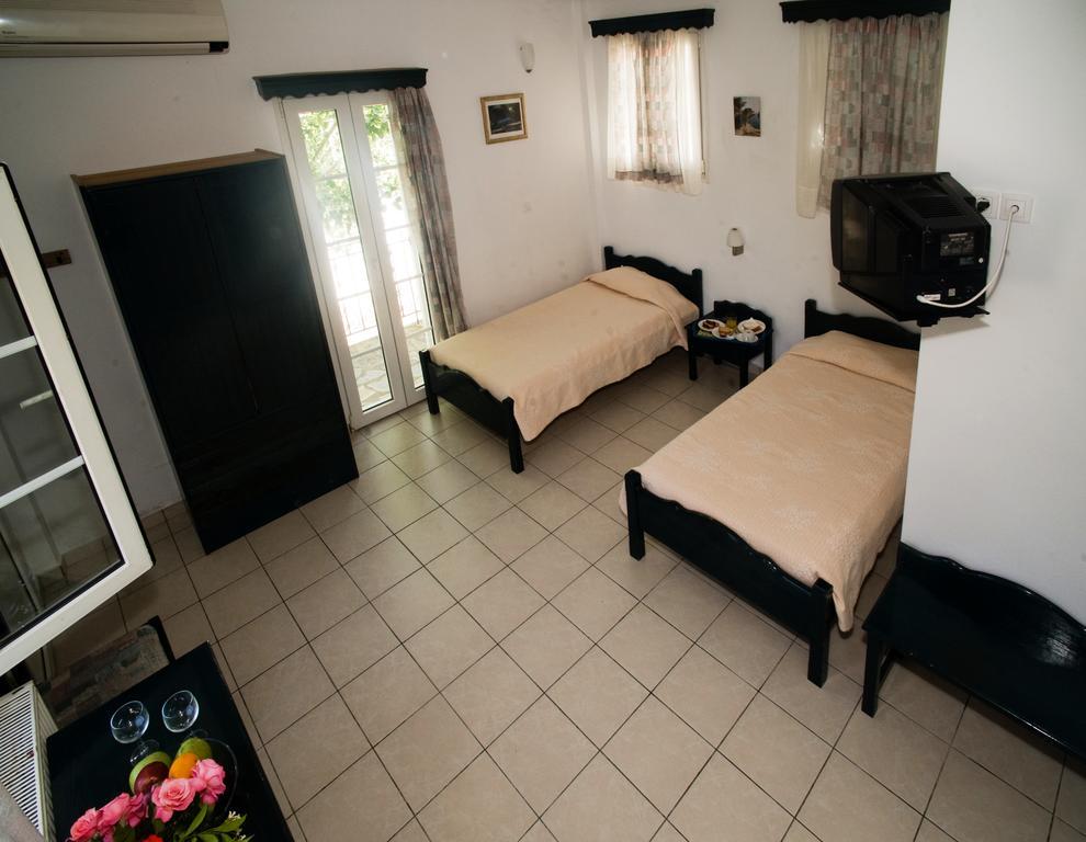 Aiolos Hotel Menites Bagian luar foto