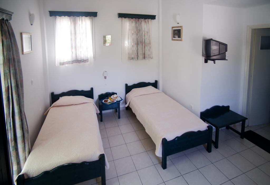 Aiolos Hotel Menites Bagian luar foto