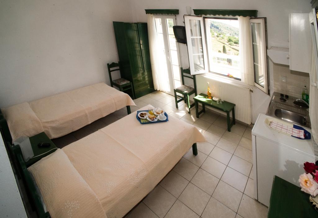 Aiolos Hotel Menites Bagian luar foto