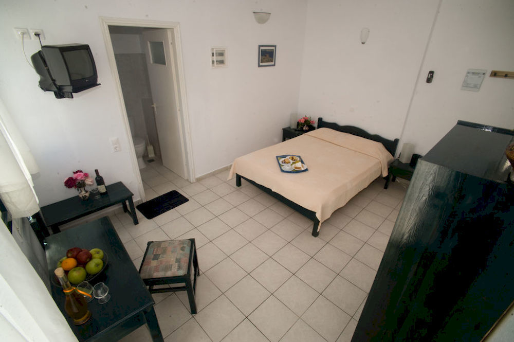 Aiolos Hotel Menites Bagian luar foto