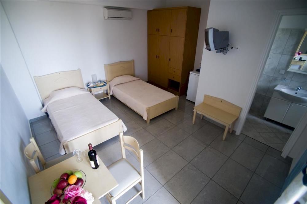 Aiolos Hotel Menites Bagian luar foto