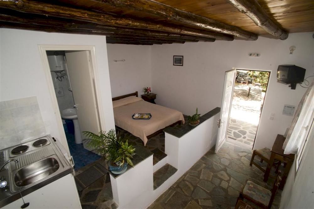 Aiolos Hotel Menites Bagian luar foto