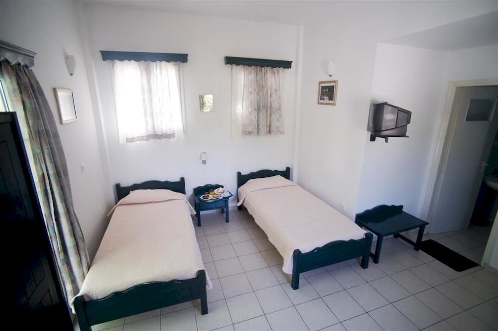 Aiolos Hotel Menites Bagian luar foto