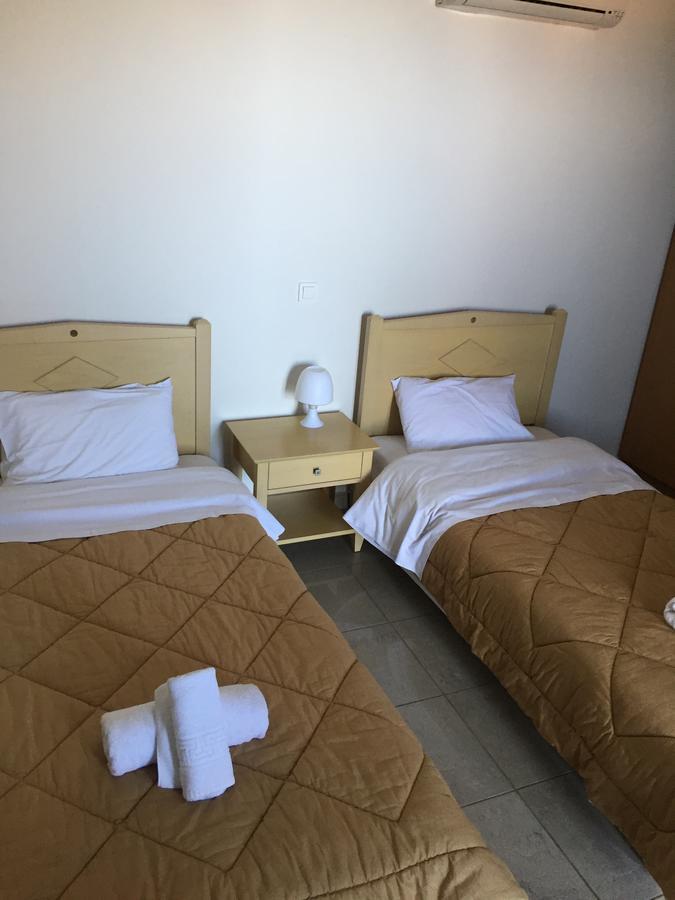 Aiolos Hotel Menites Bagian luar foto