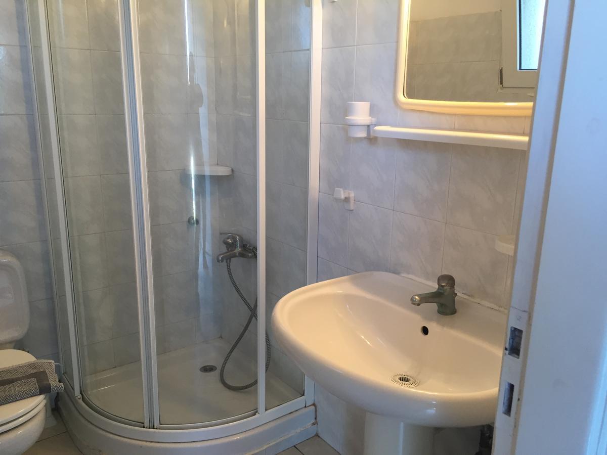 Aiolos Hotel Menites Bagian luar foto
