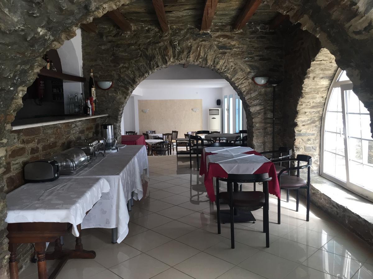 Aiolos Hotel Menites Bagian luar foto