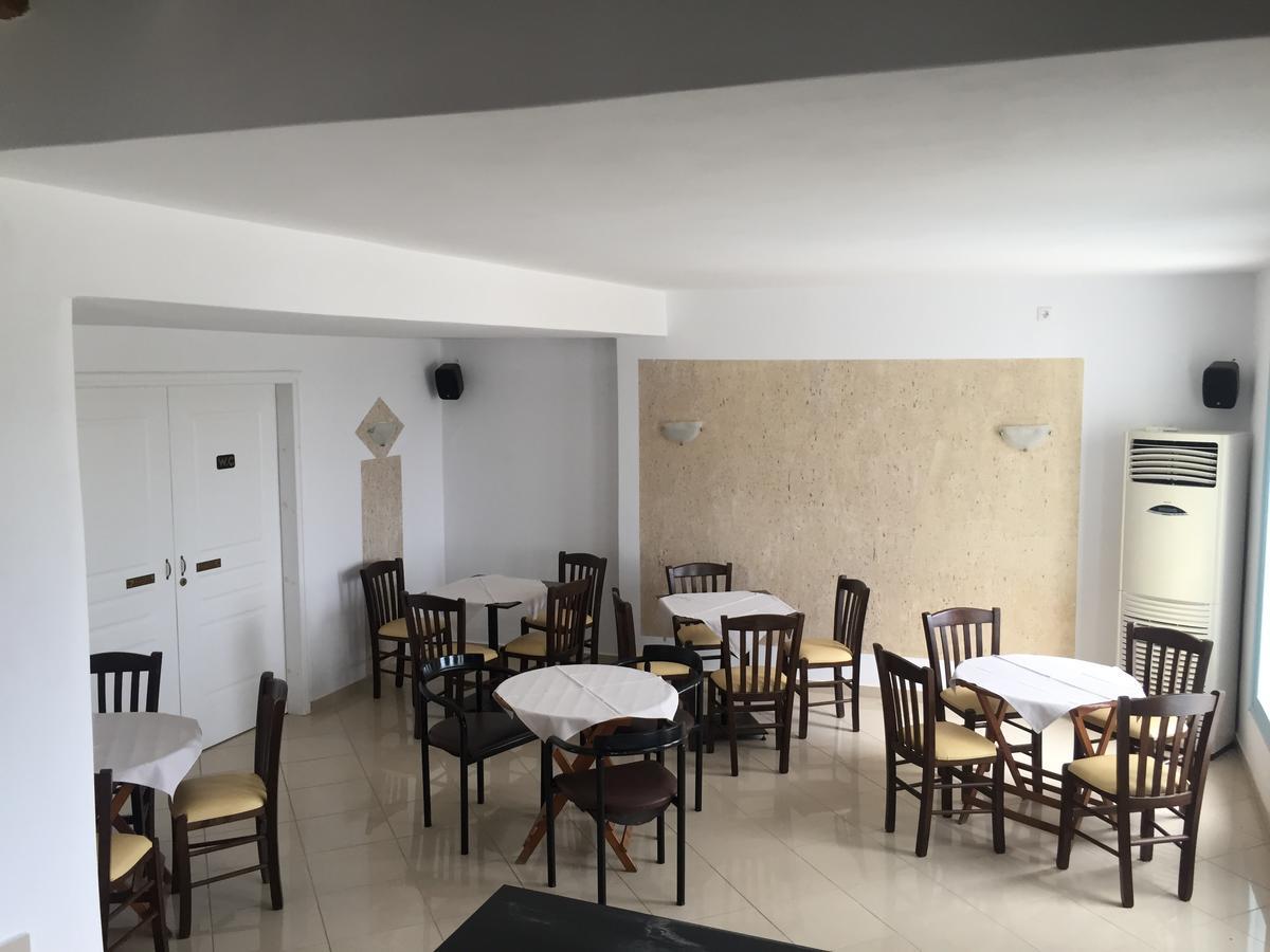 Aiolos Hotel Menites Bagian luar foto