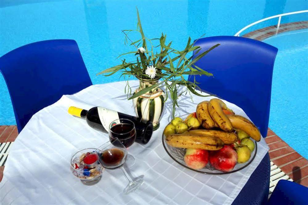 Aiolos Hotel Menites Bagian luar foto